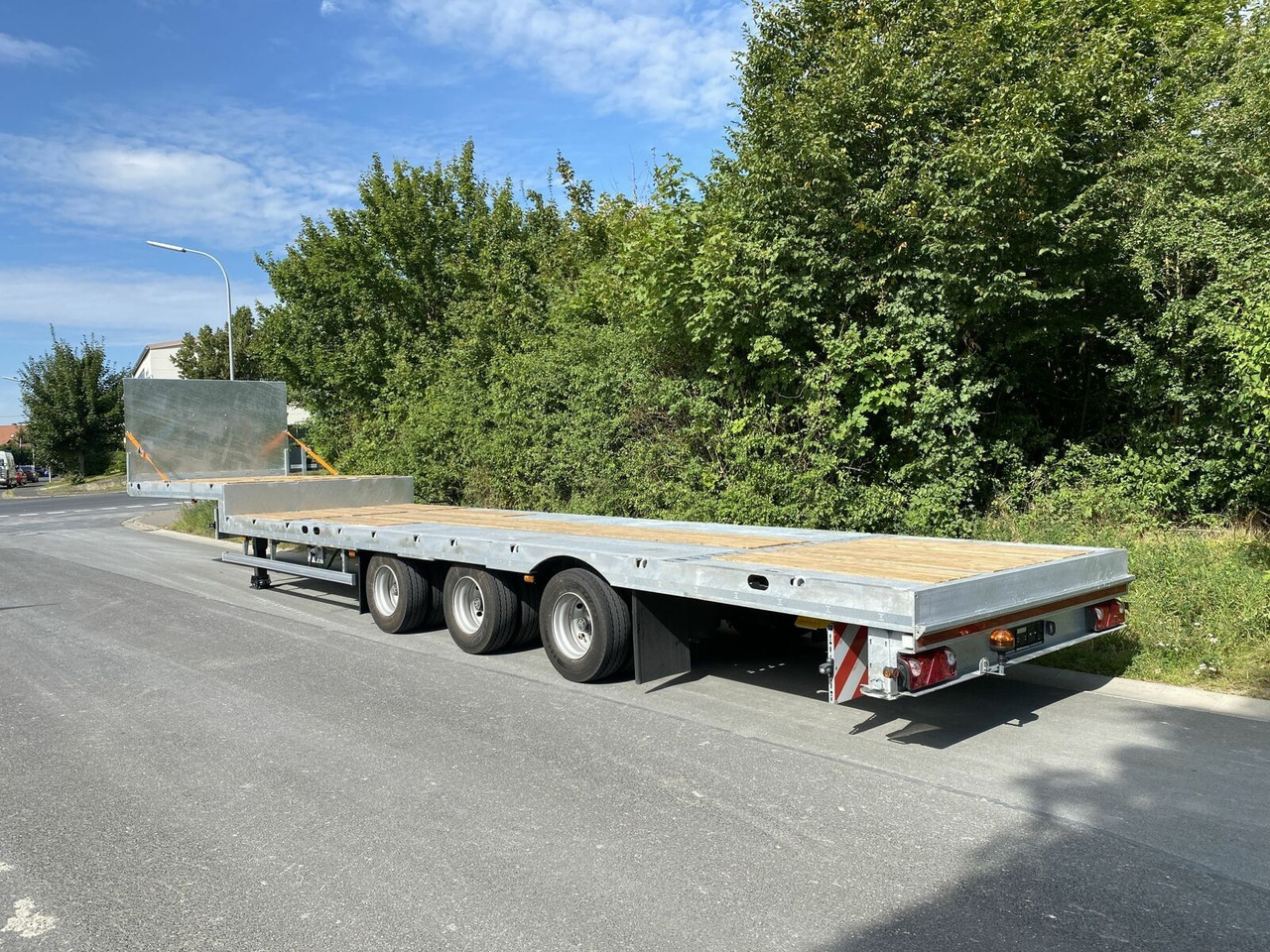 Möslein 3 Achs Satteltieflader Plato 45 t GGfür Fertigt - Puspiekabe zema profila platforma: foto 2 Möslein 3 Achs Satteltieflader Plato 45 t GGfür Fertigt - Puspiekabe zema profila platforma: foto 2