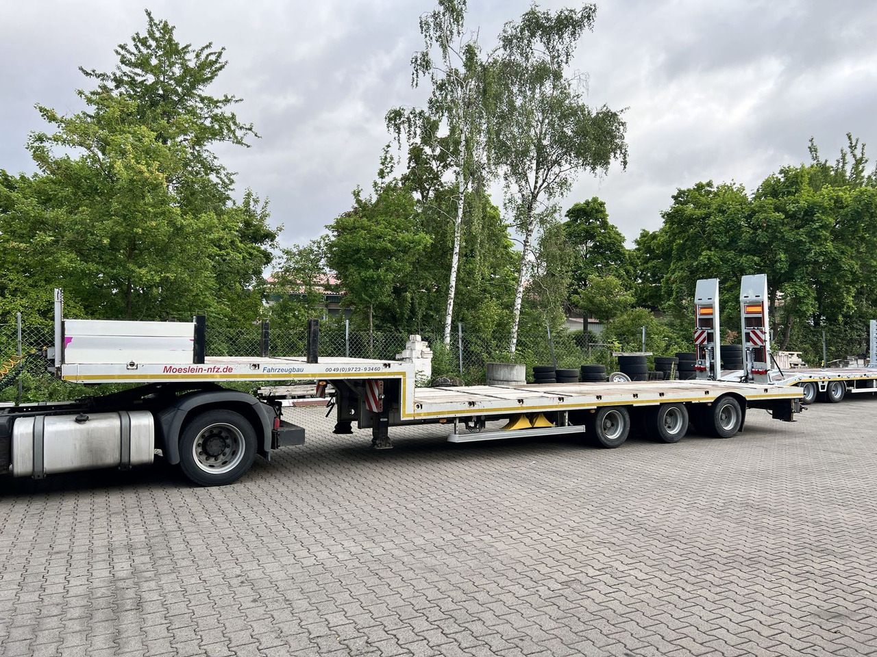 Möslein 3 Achs Satteltieflader - Puspiekabe zema profila platforma: foto 1 Möslein 3 Achs Satteltieflader - Puspiekabe zema profila platforma: foto 1