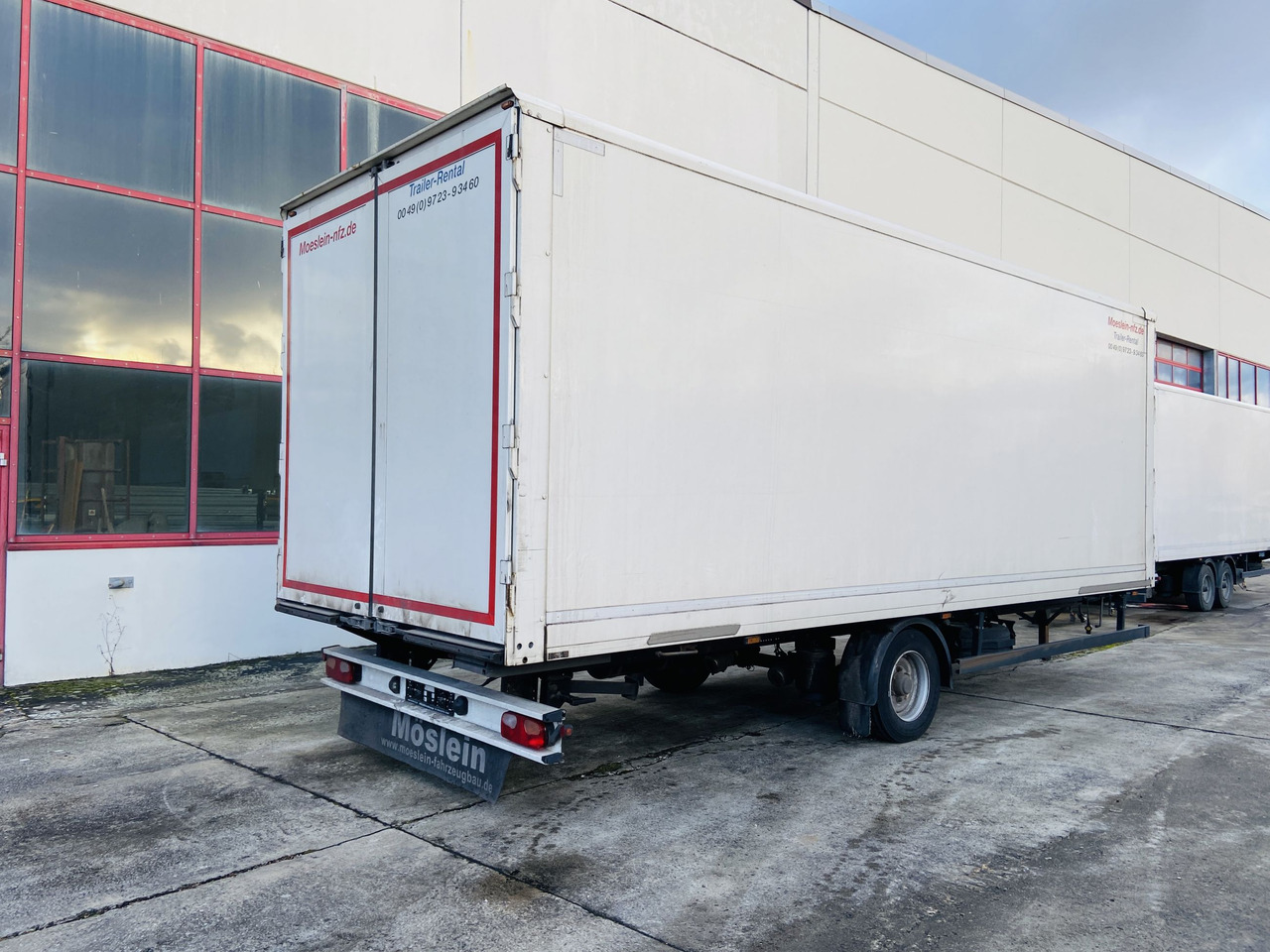 Möslein EK 1- D 7,3 1 Achs Kofferanhänger - Piekabe slēgtā virsbūve: foto 4 Möslein EK 1- D 7,3 1 Achs Kofferanhänger - Piekabe slēgtā virsbūve: foto 4