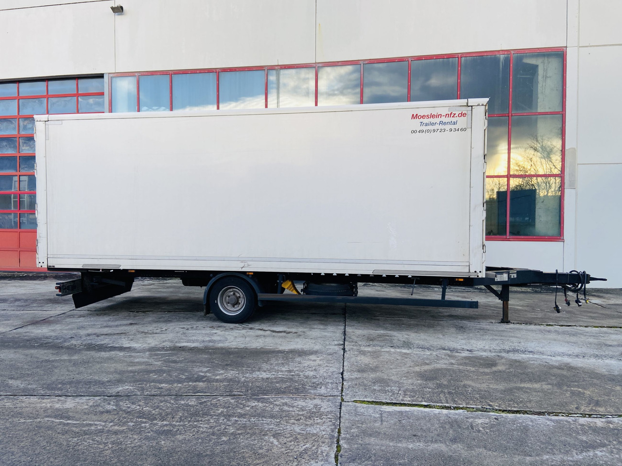 Möslein EK 1- D 7,3 1 Achs Kofferanhänger - Piekabe slēgtā virsbūve: foto 1 Möslein EK 1- D 7,3 1 Achs Kofferanhänger - Piekabe slēgtā virsbūve: foto 1
