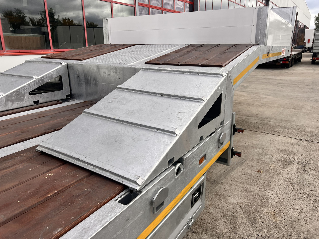 Möslein ST 3 3 Achs Satteltieflader neu - Puspiekabe zema profila platforma: foto 4 Möslein ST 3 3 Achs Satteltieflader neu - Puspiekabe zema profila platforma: foto 4