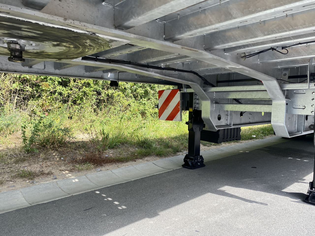 Möslein ST 3-Plato 9,4 3 Achs Satteltieflader Plato 45 t GGfür Fertigteile, Baumaschinen oder Container - Puspiekabe zema profila platforma: foto 5 Möslein ST 3-Plato 9,4 3 Achs Satteltieflader Plato 45 t GGfür Fertigteile, Baumaschinen oder Container - Puspiekabe zema profila platforma: foto 5