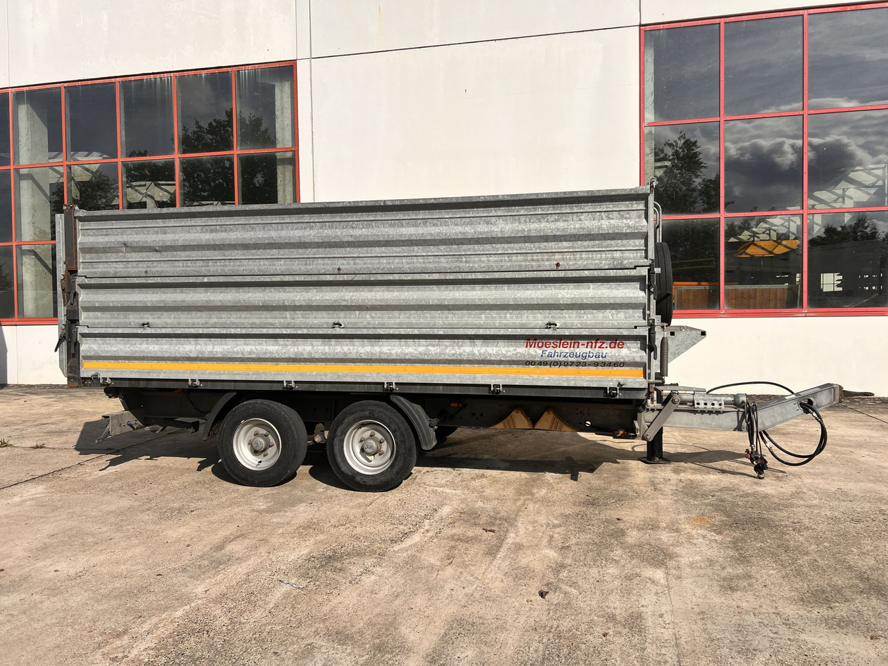 Möslein TDS 13 Schwebheim 13 t Tandemkipper- Tieflader, Aufsatzbordwände - Piekabe pašizgāzējs: foto 1 Möslein TDS 13 Schwebheim 13 t Tandemkipper- Tieflader, Aufsatzbordwände - Piekabe pašizgāzējs: foto 1
