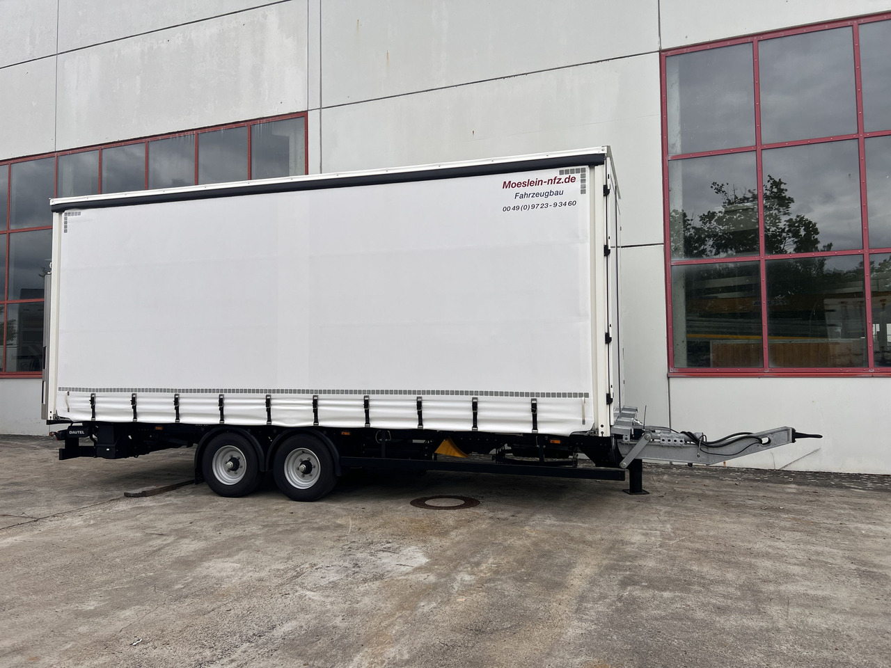 Möslein TPS 105 D-L Planenanhänger, Ladebordwand + Durchladbar neuwertig - Piekabe ar tentu: foto 4 Möslein TPS 105 D-L Planenanhänger, Ladebordwand + Durchladbar neuwertig - Piekabe ar tentu: foto 4
