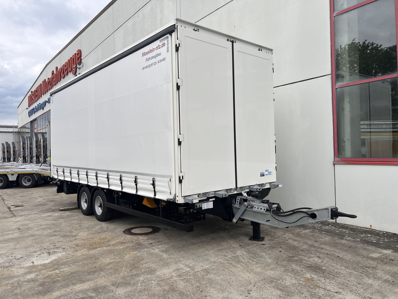 Möslein TPS 105 D-L Planenanhänger, Ladebordwand + Durchladbar neuwertig - Piekabe ar tentu: foto 3 Möslein TPS 105 D-L Planenanhänger, Ladebordwand + Durchladbar neuwertig - Piekabe ar tentu: foto 3