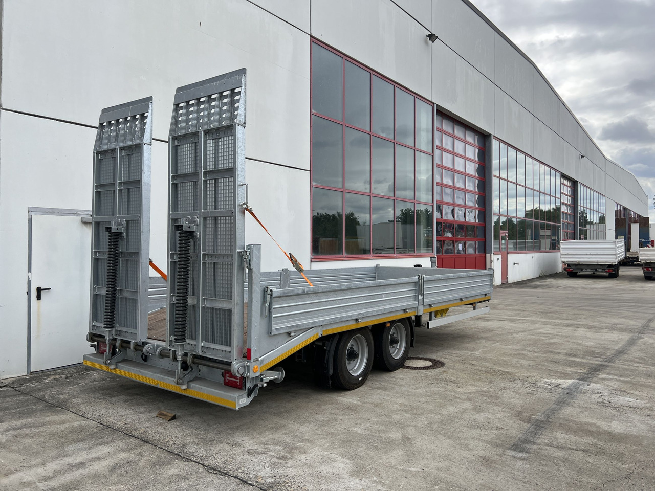 Möslein TT11 BR Neuer Tandemtieflader, breit Rampen - Piekabe zema profila platforma: foto 4 Möslein TT11 BR Neuer Tandemtieflader, breit Rampen - Piekabe zema profila platforma: foto 4