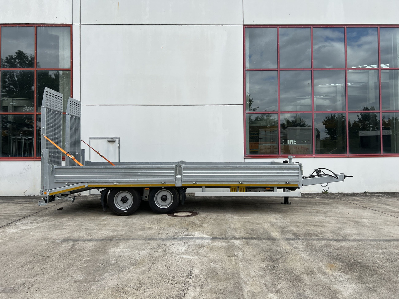 Möslein TT11 BR Neuer Tandemtieflader, breit Rampen - Piekabe zema profila platforma: foto 1 Möslein TT11 BR Neuer Tandemtieflader, breit Rampen - Piekabe zema profila platforma: foto 1