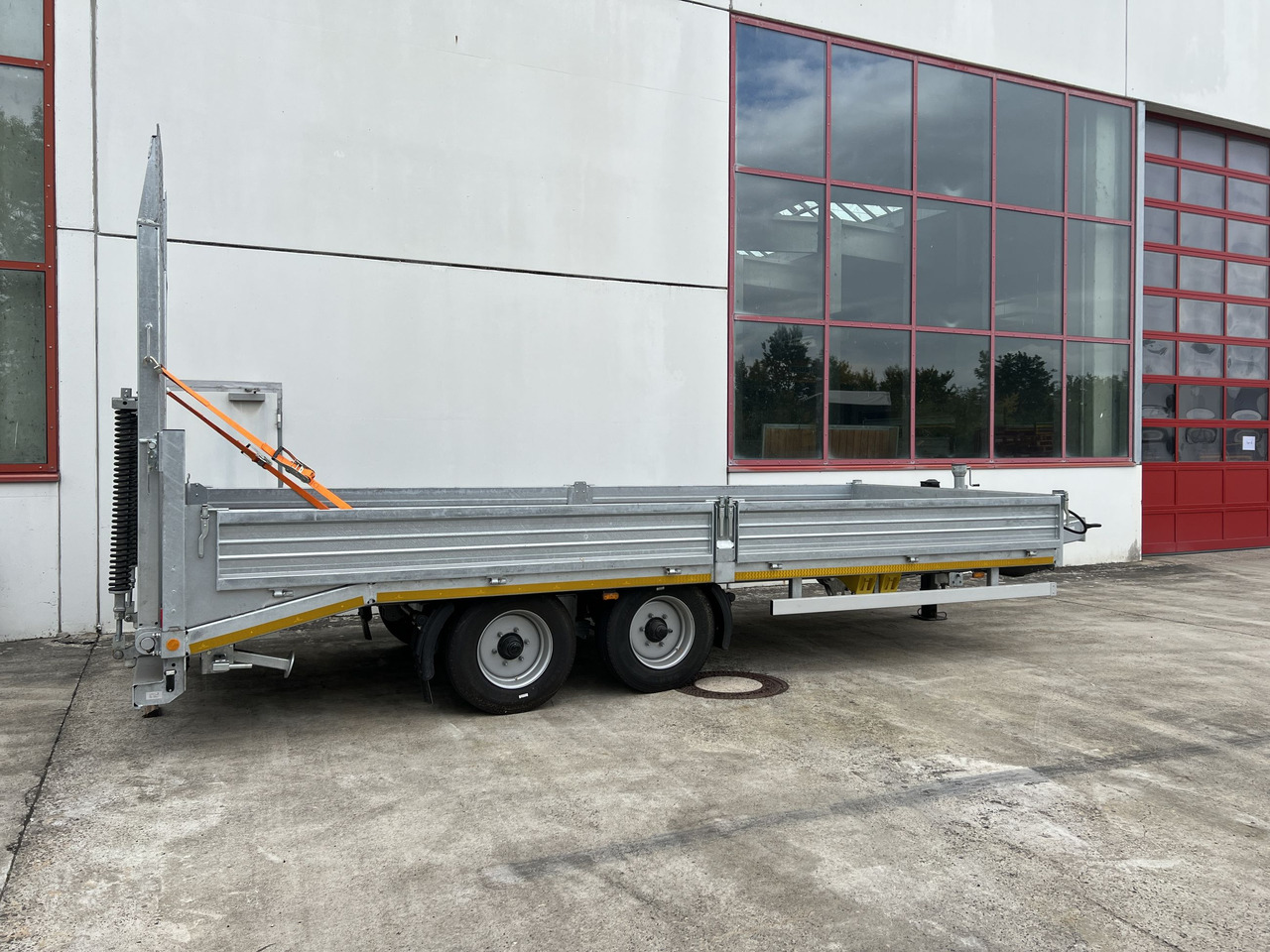 Möslein TT11 BR Neuer Tandemtieflader, breit Rampen - Piekabe zema profila platforma: foto 5 Möslein TT11 BR Neuer Tandemtieflader, breit Rampen - Piekabe zema profila platforma: foto 5