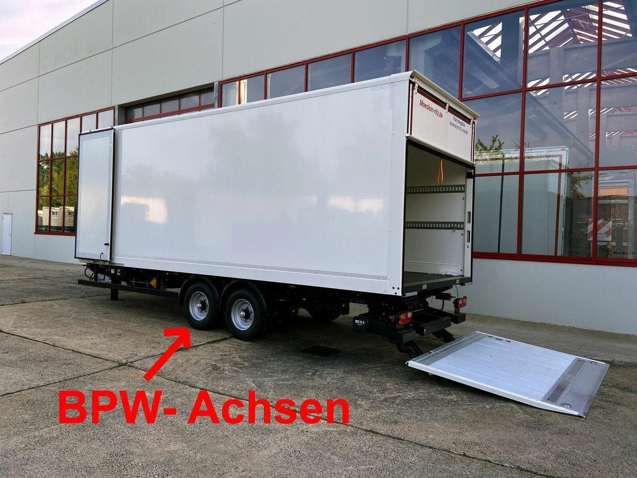 Möslein Tandem Koffer, Ladebordwand 1,5 t + Durchladbar - Piekabe slēgtā virsbūve: foto 5 Möslein Tandem Koffer, Ladebordwand 1,5 t + Durchladbar - Piekabe slēgtā virsbūve: foto 5