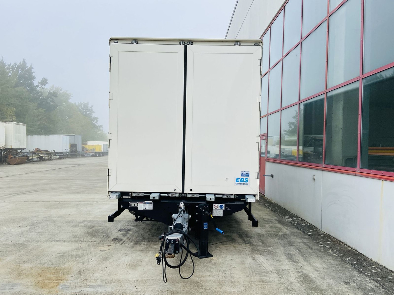Möslein Tandem Koffer, Ladebordwand 1,5 t + Durchladbar - Piekabe slēgtā virsbūve: foto 3 Möslein Tandem Koffer, Ladebordwand 1,5 t + Durchladbar - Piekabe slēgtā virsbūve: foto 3