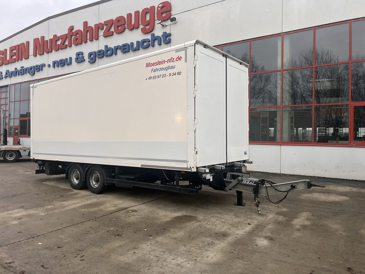 Möslein Tandem Koffer mit Ladebordwand 1,5 t + Durchlad - Piekabe slēgtā virsbūve: foto 2 Möslein Tandem Koffer mit Ladebordwand 1,5 t + Durchlad - Piekabe slēgtā virsbūve: foto 2
