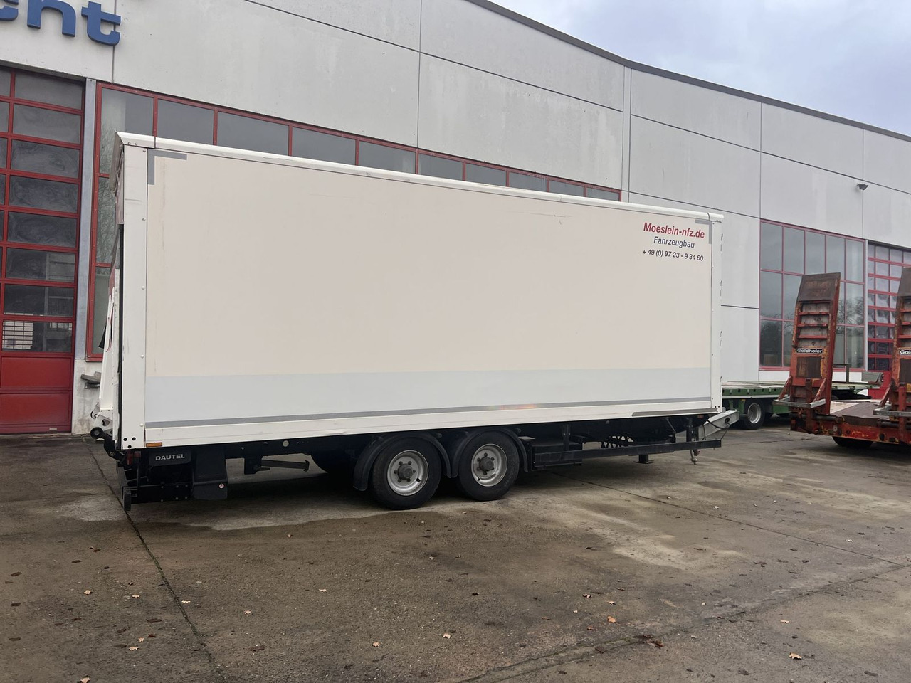 Möslein Tandem Koffer mit Ladebordwand 1,5 t + Durchlad - Piekabe slēgtā virsbūve: foto 3 Möslein Tandem Koffer mit Ladebordwand 1,5 t + Durchlad - Piekabe slēgtā virsbūve: foto 3