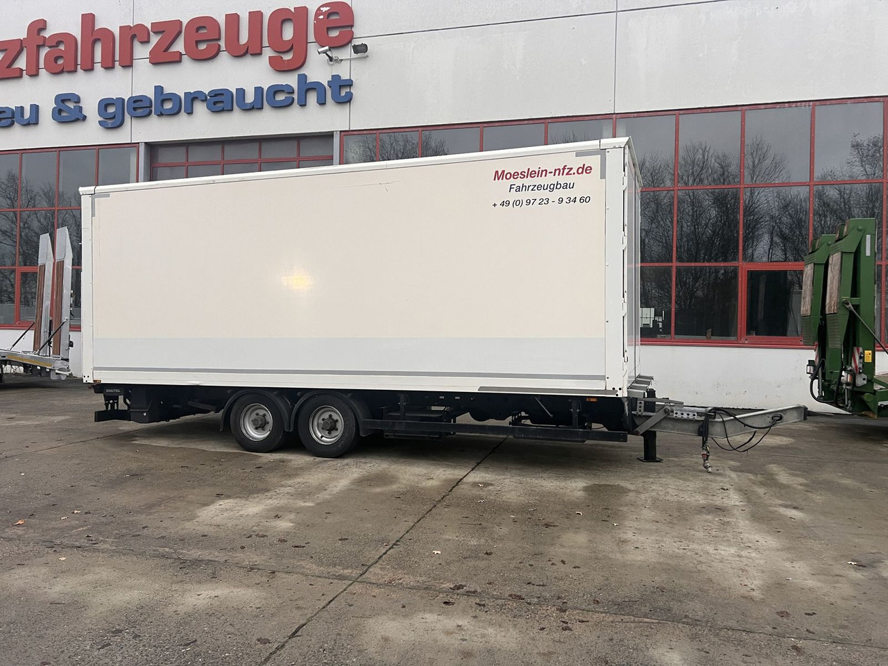 Möslein Tandem Koffer mit Ladebordwand 1,5 t + Durchlad - Piekabe slēgtā virsbūve: foto 5 Möslein Tandem Koffer mit Ladebordwand 1,5 t + Durchlad - Piekabe slēgtā virsbūve: foto 5