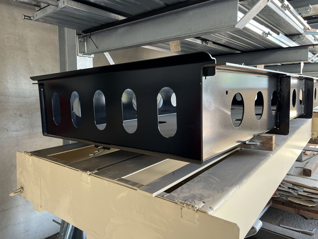 Müller-Mitteltal Staufach für Alu- Rampen - Puspiekabe zema profila platforma: foto 3 Müller-Mitteltal Staufach für Alu- Rampen - Puspiekabe zema profila platforma: foto 3