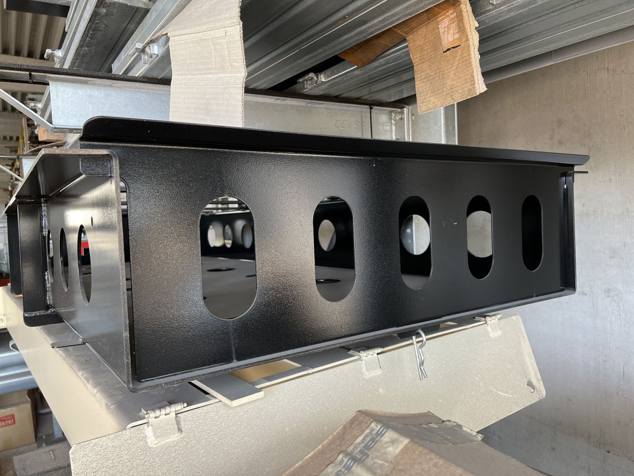 Müller Mitteltal Staufach für Alu- Rampen - Puspiekabe zema profila platforma: foto 1 Müller Mitteltal Staufach für Alu- Rampen - Puspiekabe zema profila platforma: foto 1