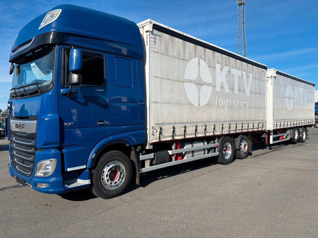 DAF SSC XF 480 Jumbozug + Anh Wecon Staplerhalterung - Kravas automašīna ar tentu: foto 1 DAF SSC XF 480 Jumbozug + Anh Wecon Staplerhalterung - Kravas automašīna ar tentu: foto 1