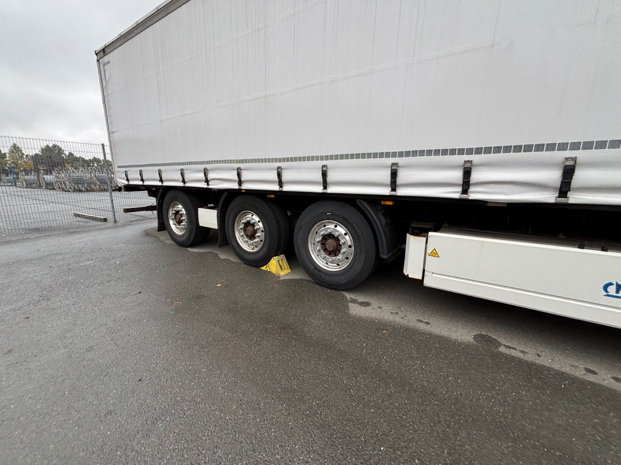 Krone SD Plane Mitnahmestapler Nachlaufachse - Tenta puspiekabe: foto 3 Krone SD Plane Mitnahmestapler Nachlaufachse - Tenta puspiekabe: foto 3