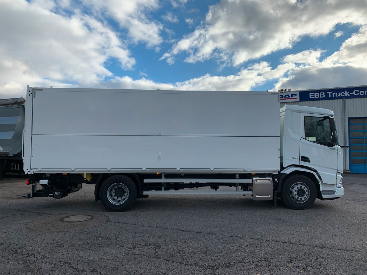 DAF FA XD 370 zikun Swing-Board-Aufbau - Kravas automašīna dzērienu pārvadāšanai: foto 3 DAF FA XD 370 zikun Swing-Board-Aufbau - Kravas automašīna dzērienu pārvadāšanai: foto 3