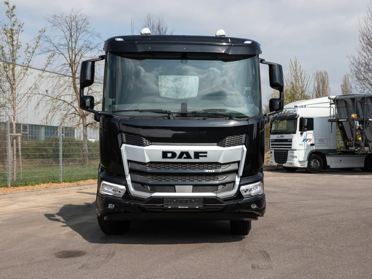DAF FA XD 410 VDL Absetzkipper DAF FA XD 410 VDL Absetzkipper - Būvgružu konteineru vedējs: foto 2 DAF FA XD 410 VDL Absetzkipper DAF FA XD 410 VDL Absetzkipper - Būvgružu konteineru vedējs: foto 2