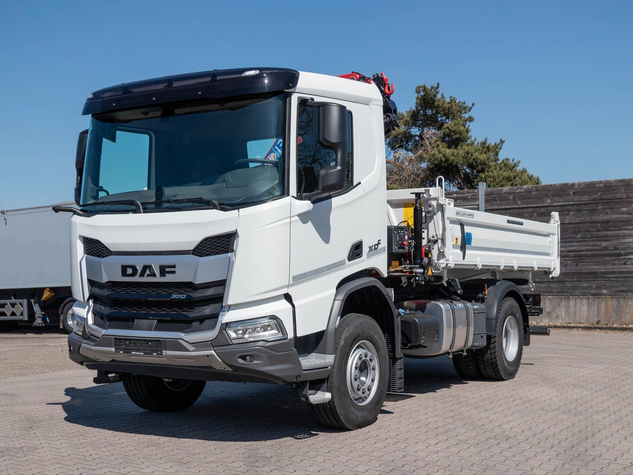 DAF FA XDC 370 Krankipper DAF XDC 370 FA Meiller Krankipper HMF - Kravas auto ar manipulatoru, Kravas automašīna pašizgāzējs: foto 1 DAF FA XDC 370 Krankipper DAF XDC 370 FA Meiller Krankipper HMF - Kravas auto ar manipulatoru, Kravas automašīna pašizgāzējs: foto 1