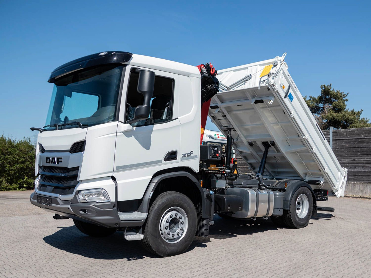 DAF FA XDC 370 Krankipper DAF XDC 370 FA Meiller Krankipper HMF - Kravas auto ar manipulatoru, Kravas automašīna pašizgāzējs: foto 2 DAF FA XDC 370 Krankipper DAF XDC 370 FA Meiller Krankipper HMF - Kravas auto ar manipulatoru, Kravas automašīna pašizgāzējs: foto 2