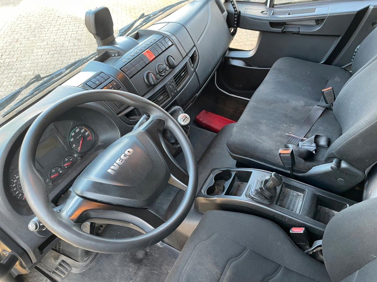 Iveco Eurocargo 75-190 - Furgons ar slēgtā virsbūve: foto 4 Iveco Eurocargo 75-190 - Furgons ar slēgtā virsbūve: foto 4