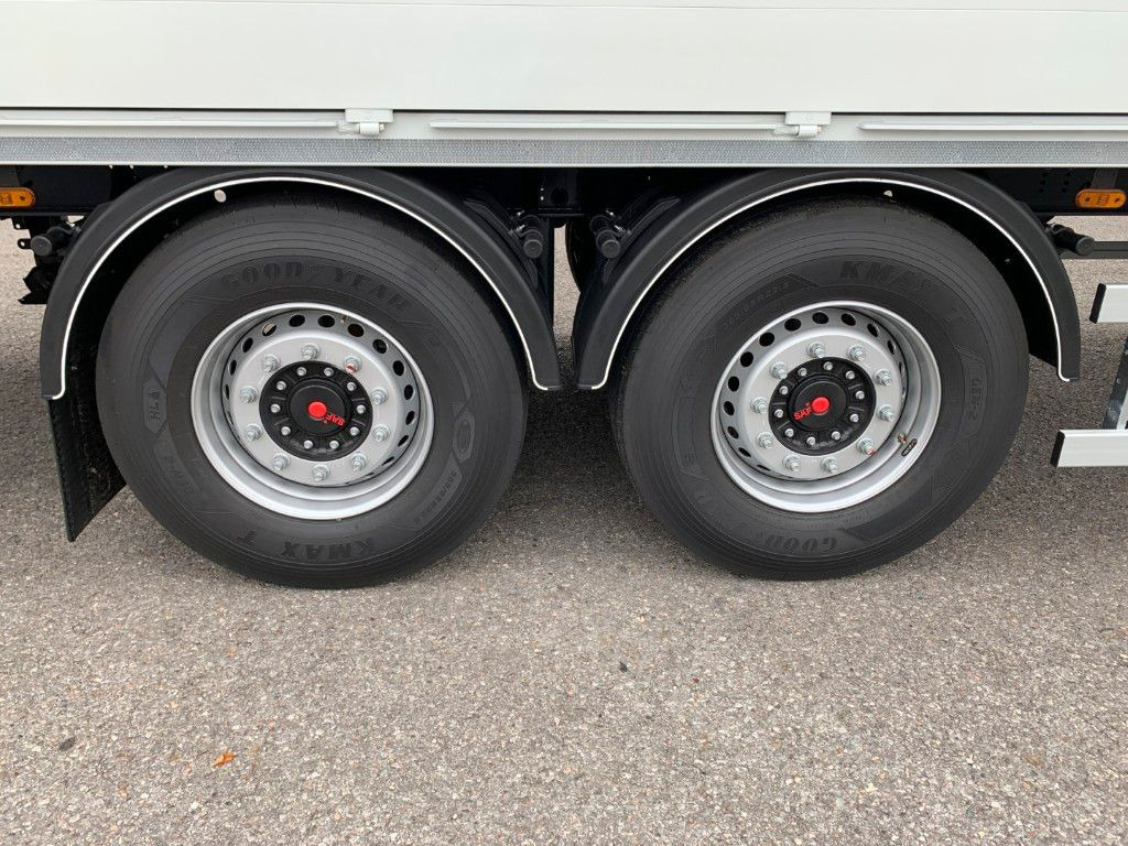 Zentralachsanhänger Swing-Board I tiefgekuppelt - Piekabe dzērienu pārvadāšanai: foto 3 Zentralachsanhänger Swing-Board I tiefgekuppelt - Piekabe dzērienu pārvadāšanai: foto 3