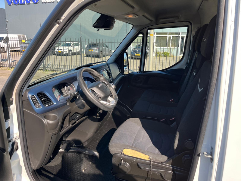 Interior photo 2: Iveco Daily 35 S 16V, Hi-Matic, 352 L H3, Airco, Camera līzingu Iveco Daily 35 S 16V, Hi-Matic, 352 L H3, Airco, Camera