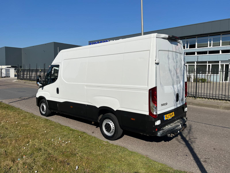 Interior photo 1: Iveco Daily 35 S 16V, Hi-Matic, 352 L H3, Airco, Camera līzingu Iveco Daily 35 S 16V, Hi-Matic, 352 L H3, Airco, Camera