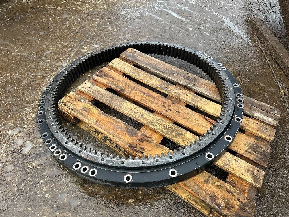 CAT 323 slew ring - Asis un rezerves daļas - Celtniecības tehnika: foto 1 CAT 323 slew ring - Asis un rezerves daļas - Celtniecības tehnika: foto 1