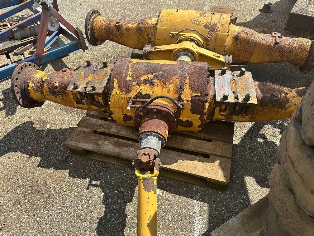 CAT 950 G front axel - Asis un rezerves daļas - Celtniecības tehnika: foto 1 CAT 950 G front axel - Asis un rezerves daļas - Celtniecības tehnika: foto 1