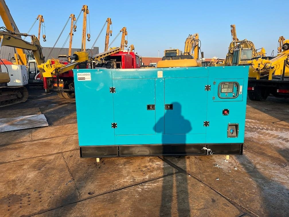 Ricardo 150KVA (120KW) SILENT GENERATOR 3 PHASE 50HZ 400V - Elektroģenerators: foto 2 Ricardo 150KVA (120KW) SILENT GENERATOR 3 PHASE 50HZ 400V - Elektroģenerators: foto 2