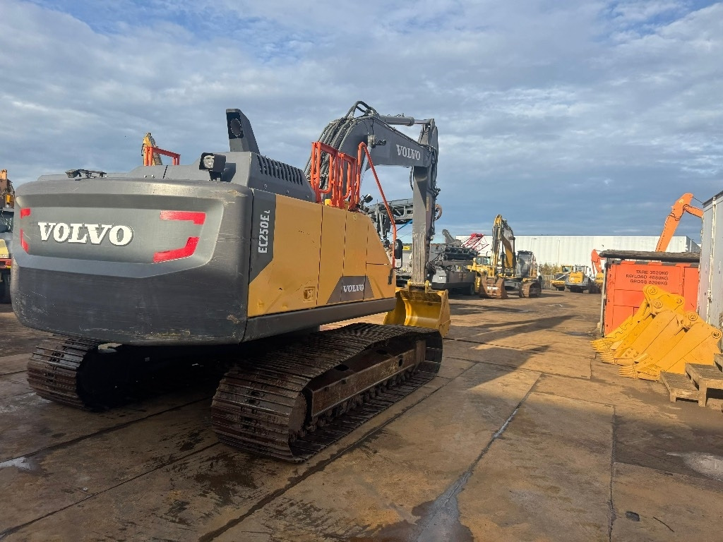 Volvo EC 250 EL - Kāpurķēžu ekskavators: foto 5 Volvo EC 250 EL - Kāpurķēžu ekskavators: foto 5