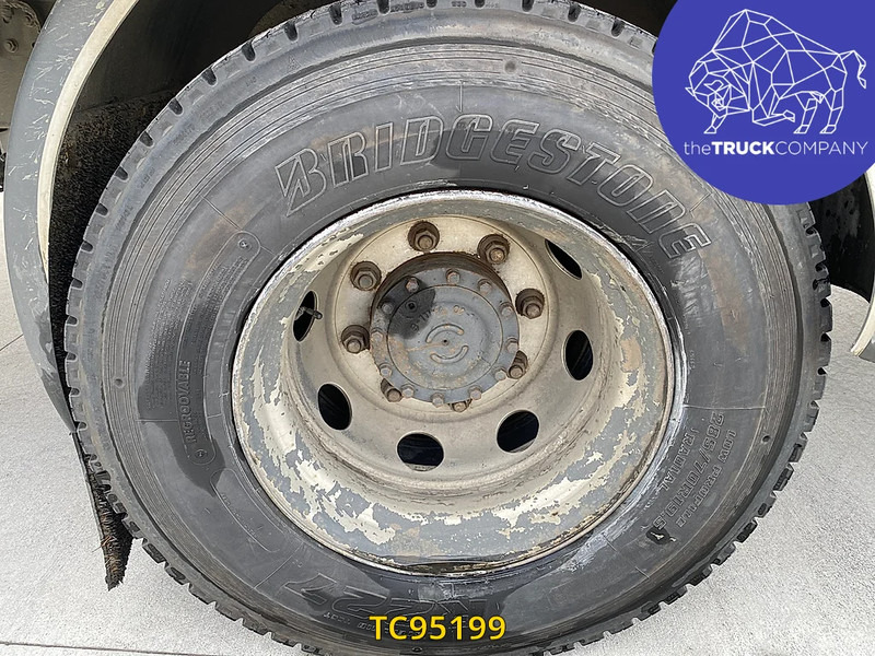 Renault D 210 - Kravas automašīna ar slēgto virsbūvi: foto 4 Renault D 210 - Kravas automašīna ar slēgto virsbūvi: foto 4