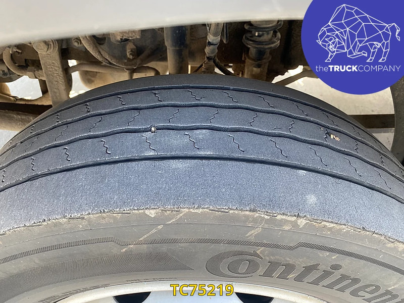 Renault D 280 - Kravas automašīna ar slēgto virsbūvi: foto 4 Renault D 280 - Kravas automašīna ar slēgto virsbūvi: foto 4