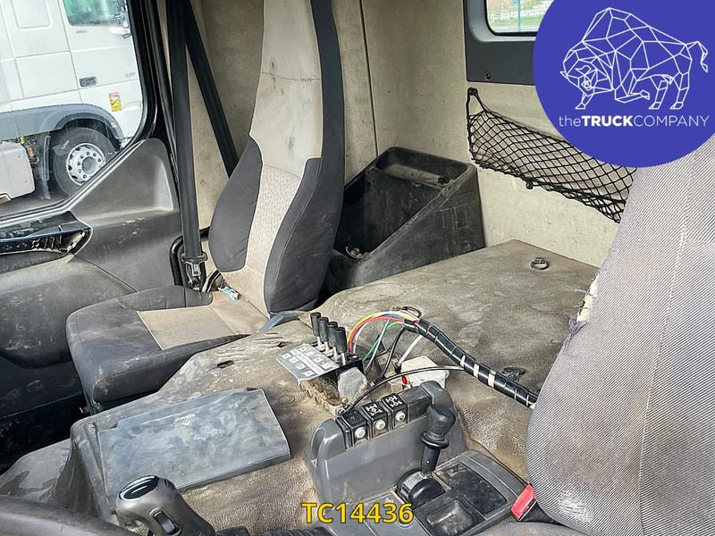 Renault Kerax 370 - Konteineru vedējs/ Kravas automašīna ar noņemamā virsbūve: foto 3 Renault Kerax 370 - Konteineru vedējs/ Kravas automašīna ar noņemamā virsbūve: foto 3