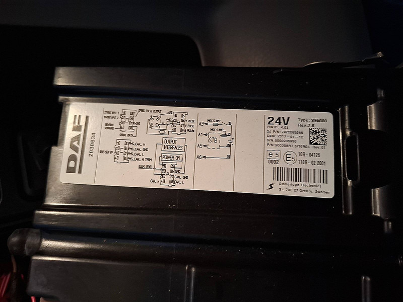 Kravas automašīna ar slēgto virsbūvi DAF LF 230 16T AIRCO TAILLIFT: foto 13 Kravas automašīna ar slēgto virsbūvi DAF LF 230 16T AIRCO TAILLIFT: foto 13