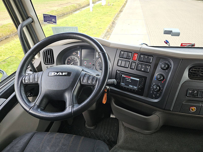 Interior photo 2: Kravas automašīna ar tentu DAF LF 290 16T AIRCO TAILLIFT
