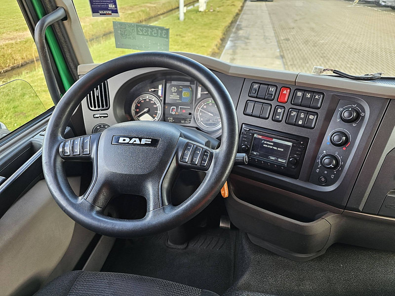Interior photo 1: Kravas automašīna ar slēgto virsbūvi DAF LF 310 18T AIRCO LIFT