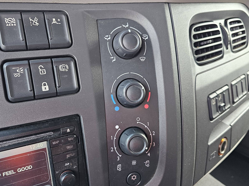 Kravas automašīna ar slēgto virsbūvi DAF LF 310 18T AIRCO LIFT: foto 10