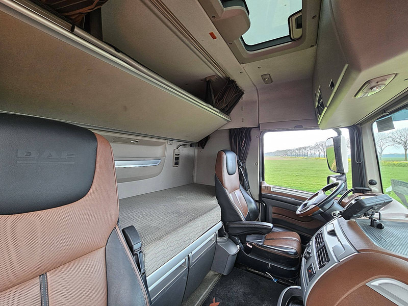 Interior photo 2: Kravas automašīna pašizgāzējs DAF XF 530 8X4 FAW STEEL TIPPER