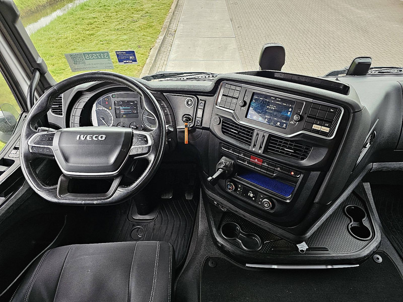 Interior photo 1: Konteineru vedējs/ Kravas automašīna ar noņemamā virsbūve Iveco S-WAY AS260S46 LNG INT. STEERAXLE