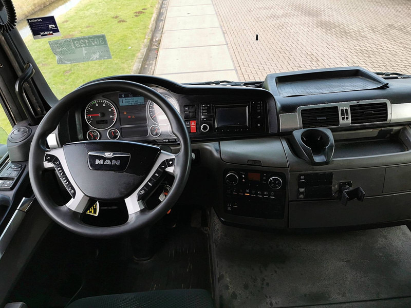 Interior photo 1: Kravas automašīna pašizgāzējs MAN 35.480 TGS 8X4 BL MEILLER STEEL