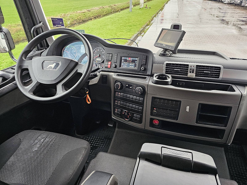 Interior photo 1: Kravas automašīna ar slēgto virsbūvi MAN 8.190 TGL AIRCO AUTOMATIC LIFT
