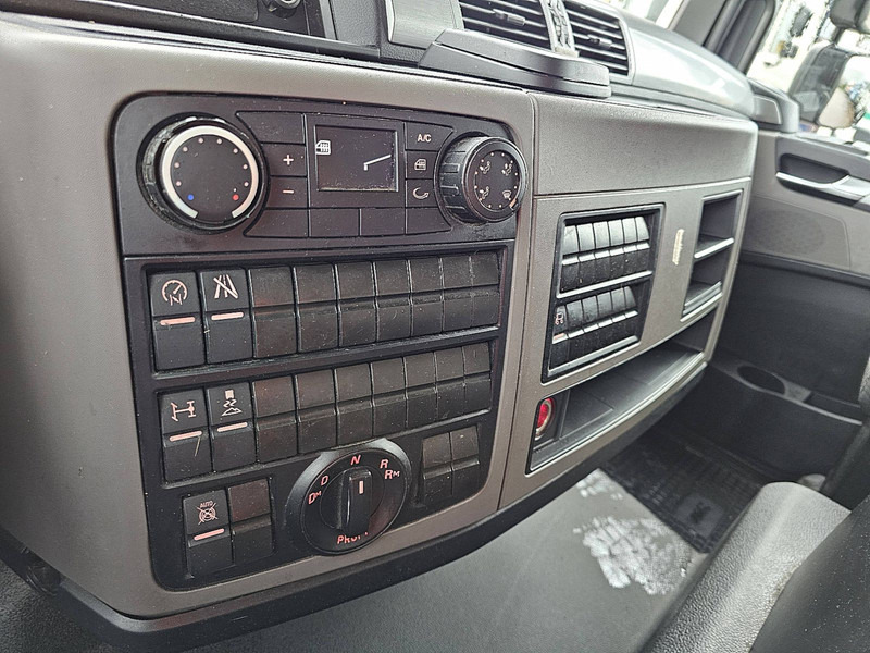 Kravas automašīna ar slēgto virsbūvi MAN 8.190 TGL AIRCO AUTOMATIC LIFT: foto 9