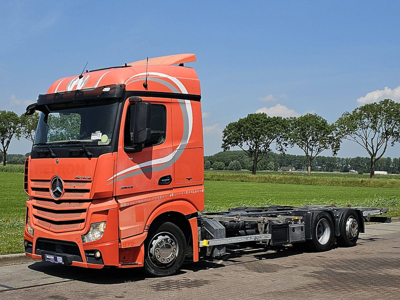 Mercedes-Benz ACTROS 2545 LS - Konteineru vedējs/ Kravas automašīna ar noņemamā virsbūve: foto 2 Mercedes-Benz ACTROS 2545 LS - Konteineru vedējs/ Kravas automašīna ar noņemamā virsbūve: foto 2