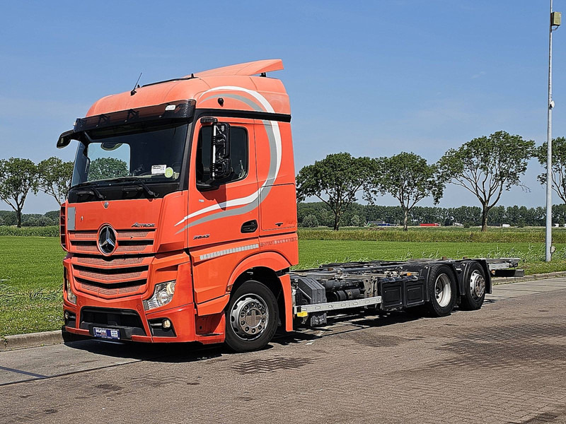 Mercedes-Benz ACTROS 2545 LS - Konteineru vedējs/ Kravas automašīna ar noņemamā virsbūve: foto 2 Mercedes-Benz ACTROS 2545 LS - Konteineru vedējs/ Kravas automašīna ar noņemamā virsbūve: foto 2