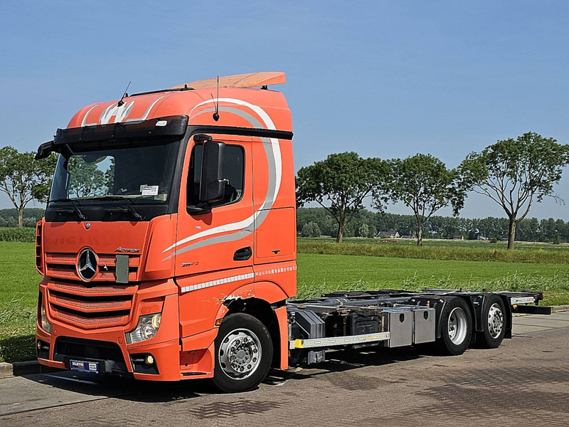 Mercedes-Benz ACTROS 2545 LS - Konteineru vedējs/ Kravas automašīna ar noņemamā virsbūve: foto 2 Mercedes-Benz ACTROS 2545 LS - Konteineru vedējs/ Kravas automašīna ar noņemamā virsbūve: foto 2