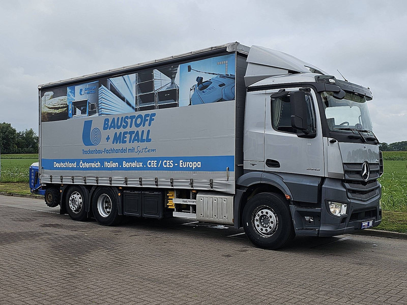 Mercedes-Benz ANTOS 2543 + FORKLIFT PALFINGER - Kravas automašīna ar tentu: foto 5 Mercedes-Benz ANTOS 2543 + FORKLIFT PALFINGER - Kravas automašīna ar tentu: foto 5