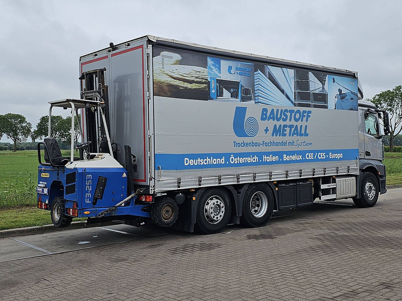 Mercedes-Benz ANTOS 2543 + FORKLIFT PALFINGER - Kravas automašīna ar tentu: foto 3 Mercedes-Benz ANTOS 2543 + FORKLIFT PALFINGER - Kravas automašīna ar tentu: foto 3